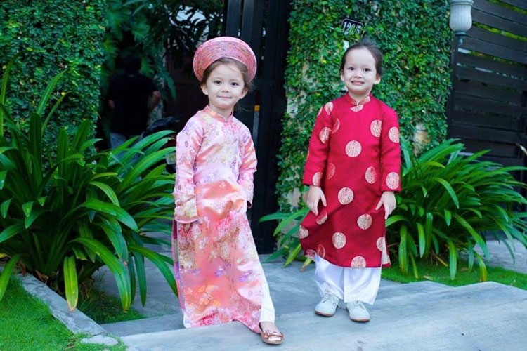 Nhoc ti nha sao Viet xinh xan dien ao dai don Tet